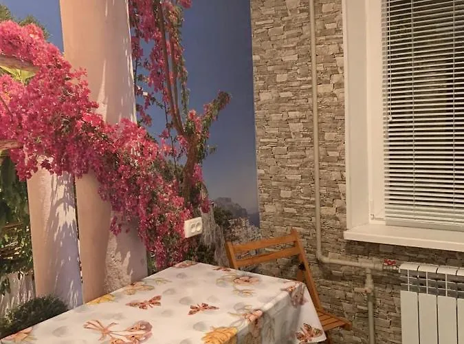 139а проспект добровольского уютная трех комнатная в одессе Apartment